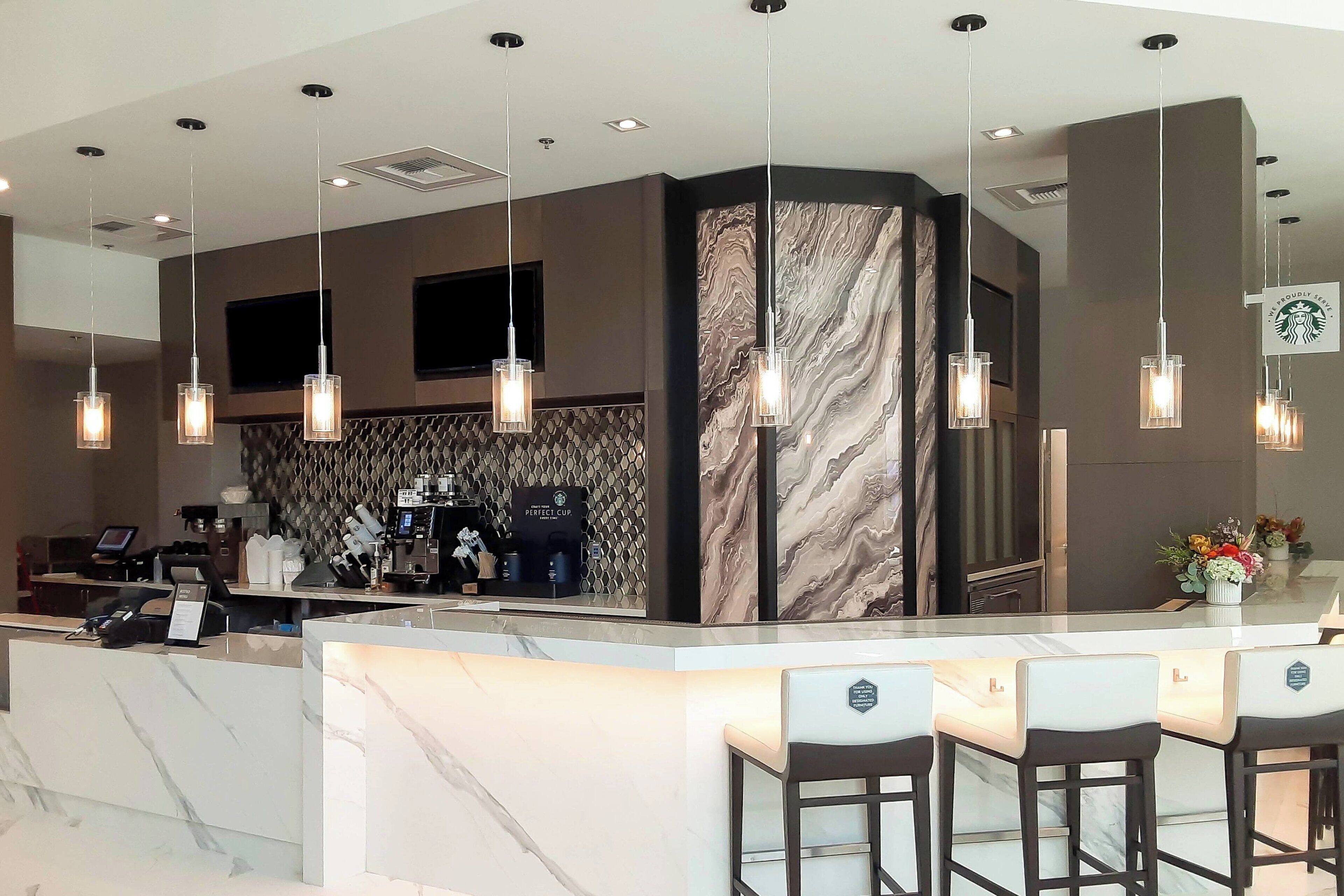 2 restaurants, dinner served