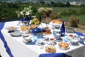 Daily continental breakfast for a fee - Galluzzo Ancient Country Villa (Casalecchio di Reno)