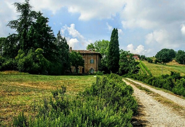 Front of property - Galluzzo Ancient Country Villa (Casalecchio di Reno)