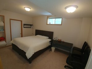 Presidential Suite, 2 Bedrooms, Non Smoking, Refrigerator & Microwave | Egyptian cotton sheets, premium bedding, pillowtop beds - Arbour Lake Guest Suite (Calgary)