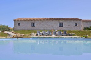 Seasonal outdoor pool, sun loungers - B&B Mare della Gallura (Badesi)