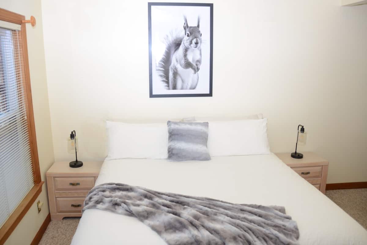 Squirrel Hollow (Room 5) | 1 dormitorio y ropa de cama de alta calidad