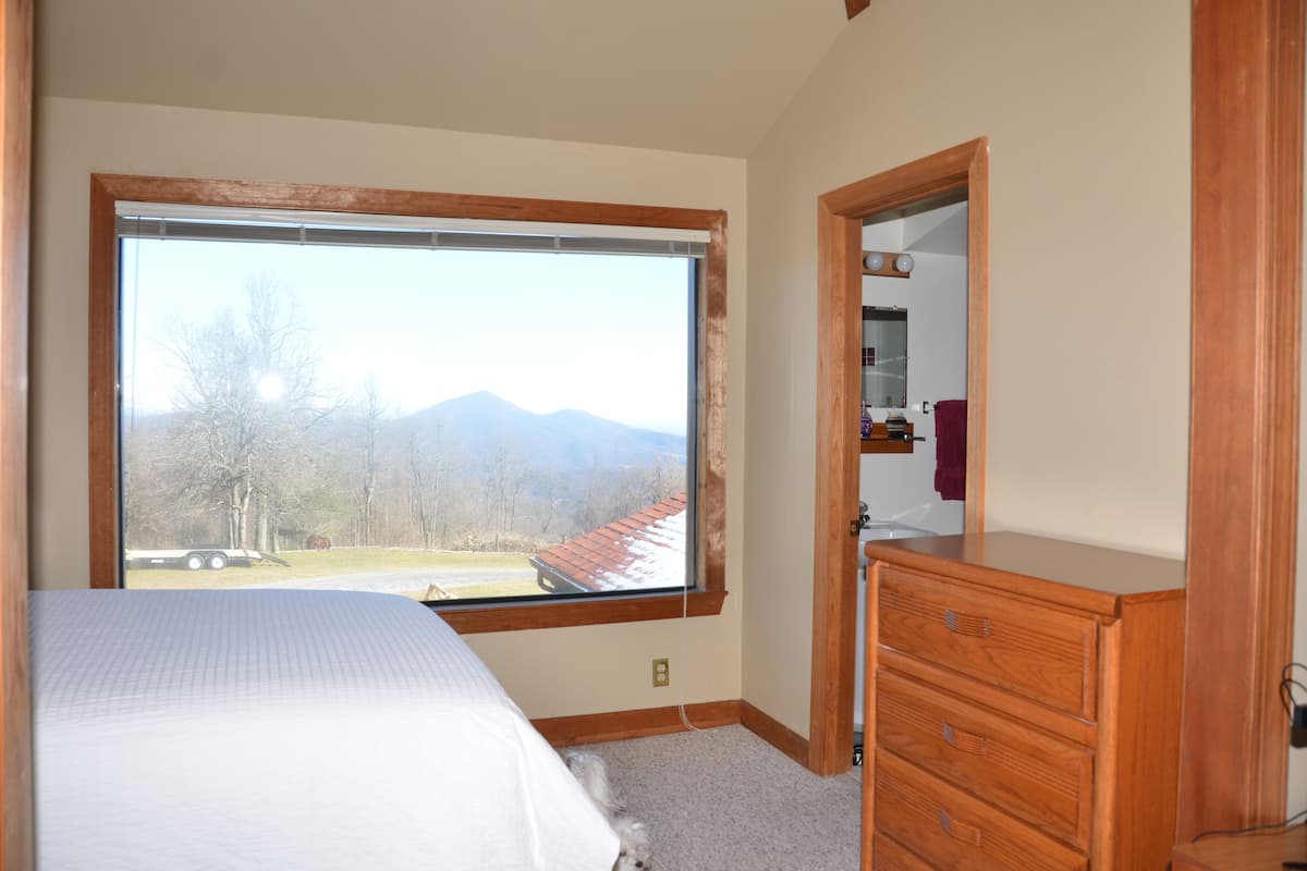 Suite Deluxe, bañera de hidromasaje | Vistas a la montaña