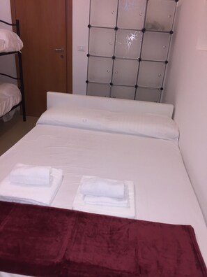 1 室のベッドルーム、WiFi