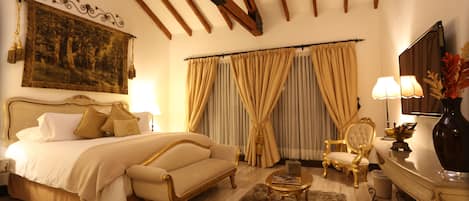 Suite Senior | Una cassaforte in camera, con stile personalizzato