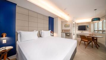Suíte Casal - 1 Cama King | Frigobar, cofres nos quartos, cortinas blackout, quartos à prova de som
