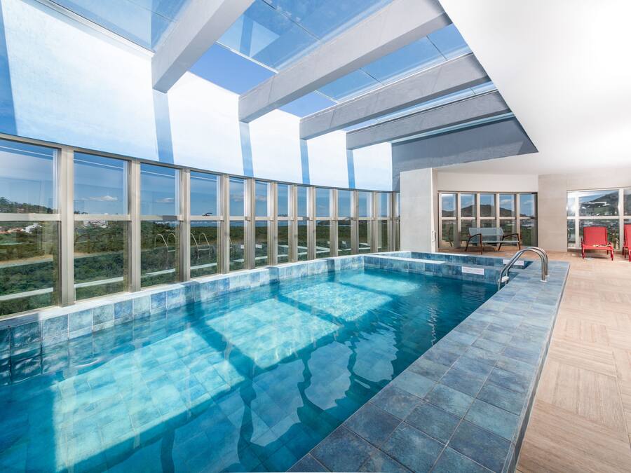 Indoor pool, sun loungers