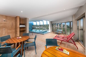 Indoor pool, sun loungers