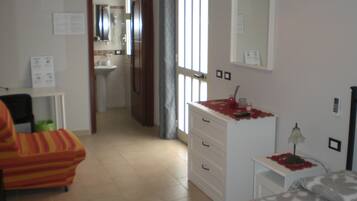 Camera doppia | 1 camera, una scrivania, tende oscuranti, letti aggiuntivi (a pagamento)