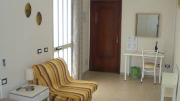 Camera doppia | 1 camera, una scrivania, tende oscuranti, letti aggiuntivi (a pagamento)