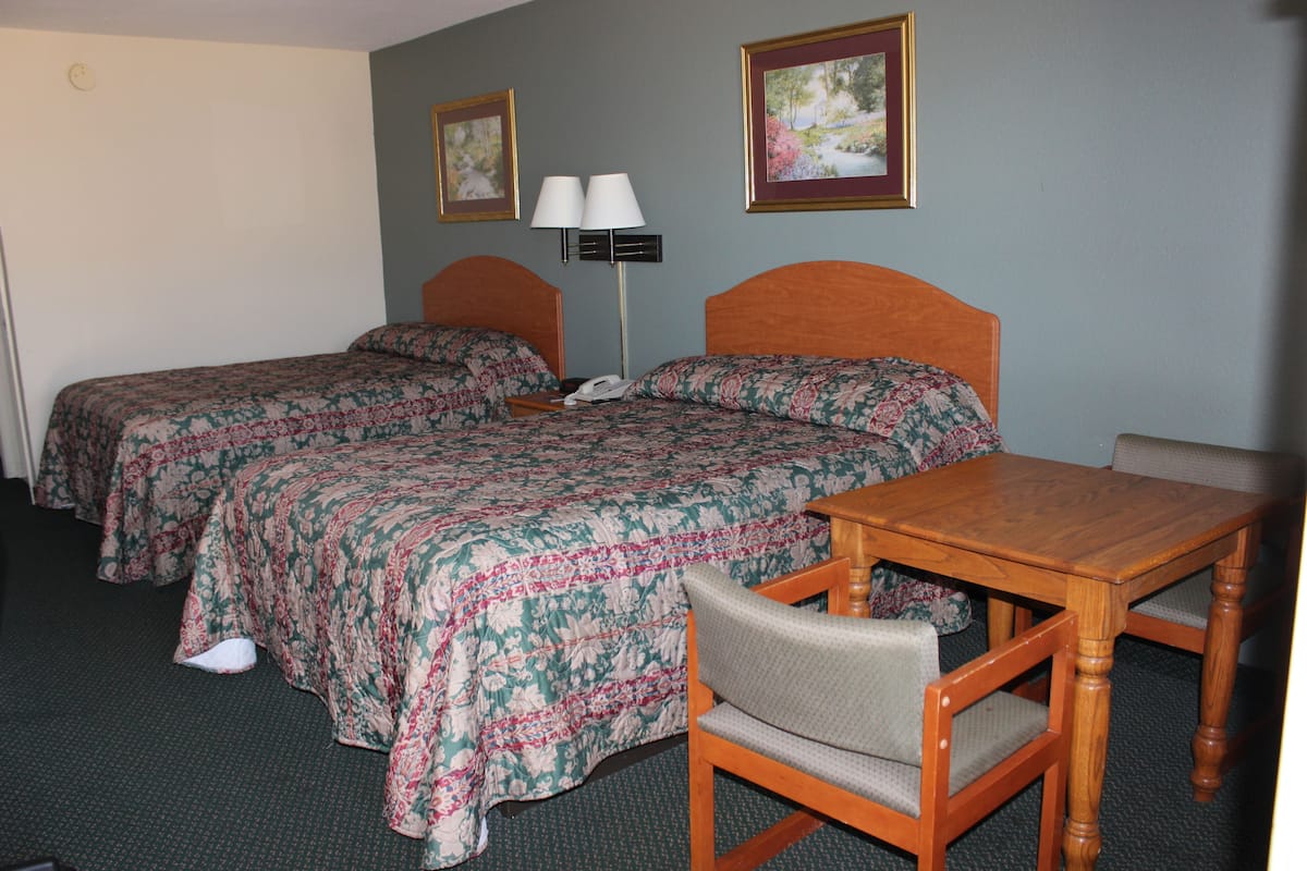 1 bedroom, blackout drapes, WiFi (free), bed sheets