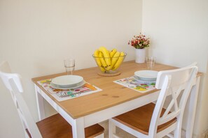 Standard Room, Balcony, City View | In-room dining