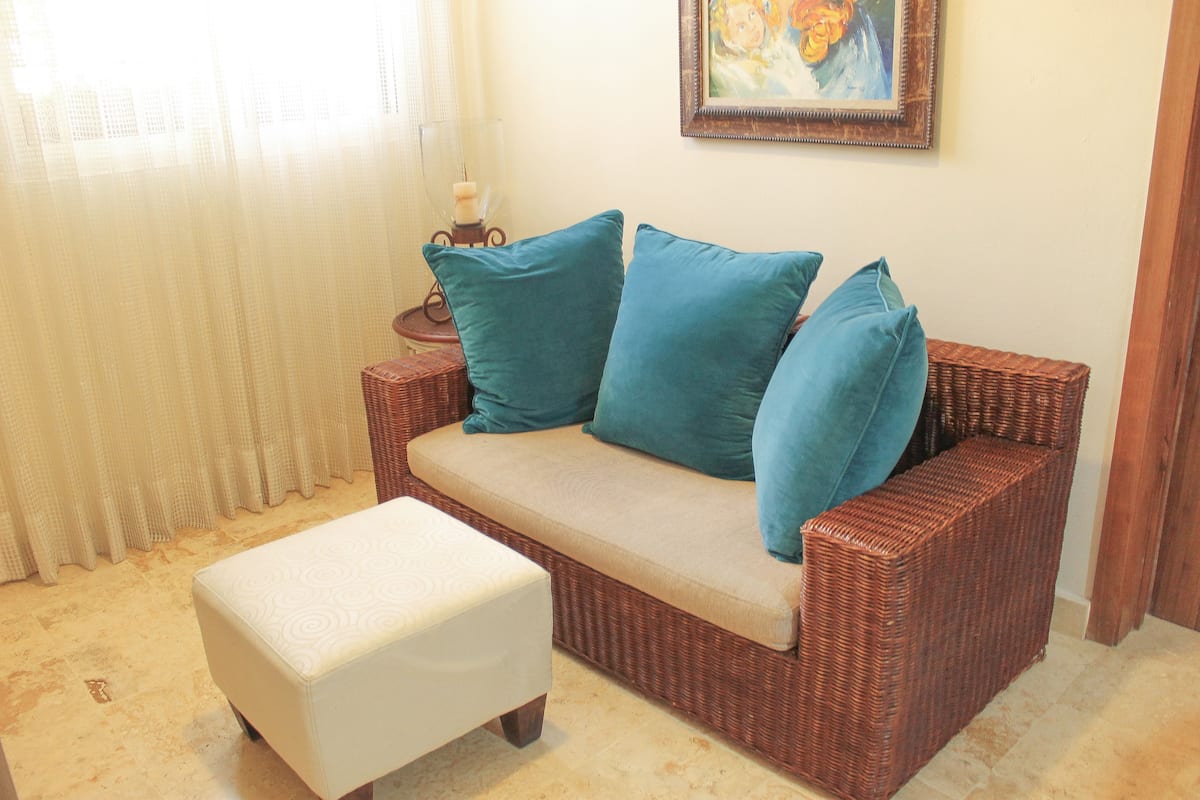 Standard Room, 1 Bedroom, City View | Living room