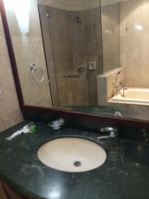 Bathroom - Jannat Suite at Times Square (Kuala Lumpur)