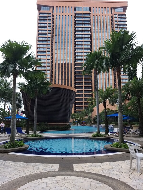 Outdoor pool - Jannat Suite at Times Square (Kuala Lumpur)