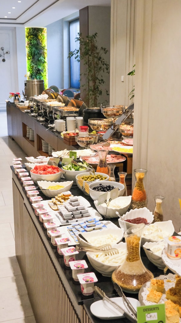 Free daily buffet breakfast