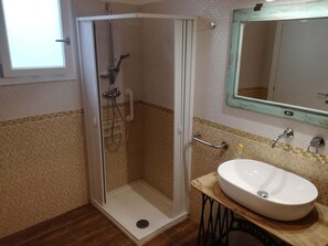 Deluxe Quadruple Room, Multiple Beds, Garden View | Bathroom | Hair dryer, towels, soap, toilet paper - Borgo Salentino (San Vito dei Normanni)