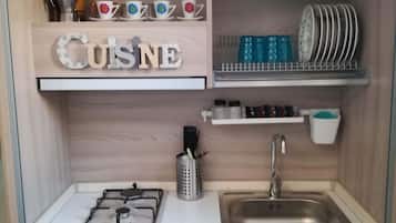 Deluxe Quadruple Room, Multiple Beds, Garden View | Private kitchenette | Microwave, stovetop, espresso maker, coffee/tea maker
