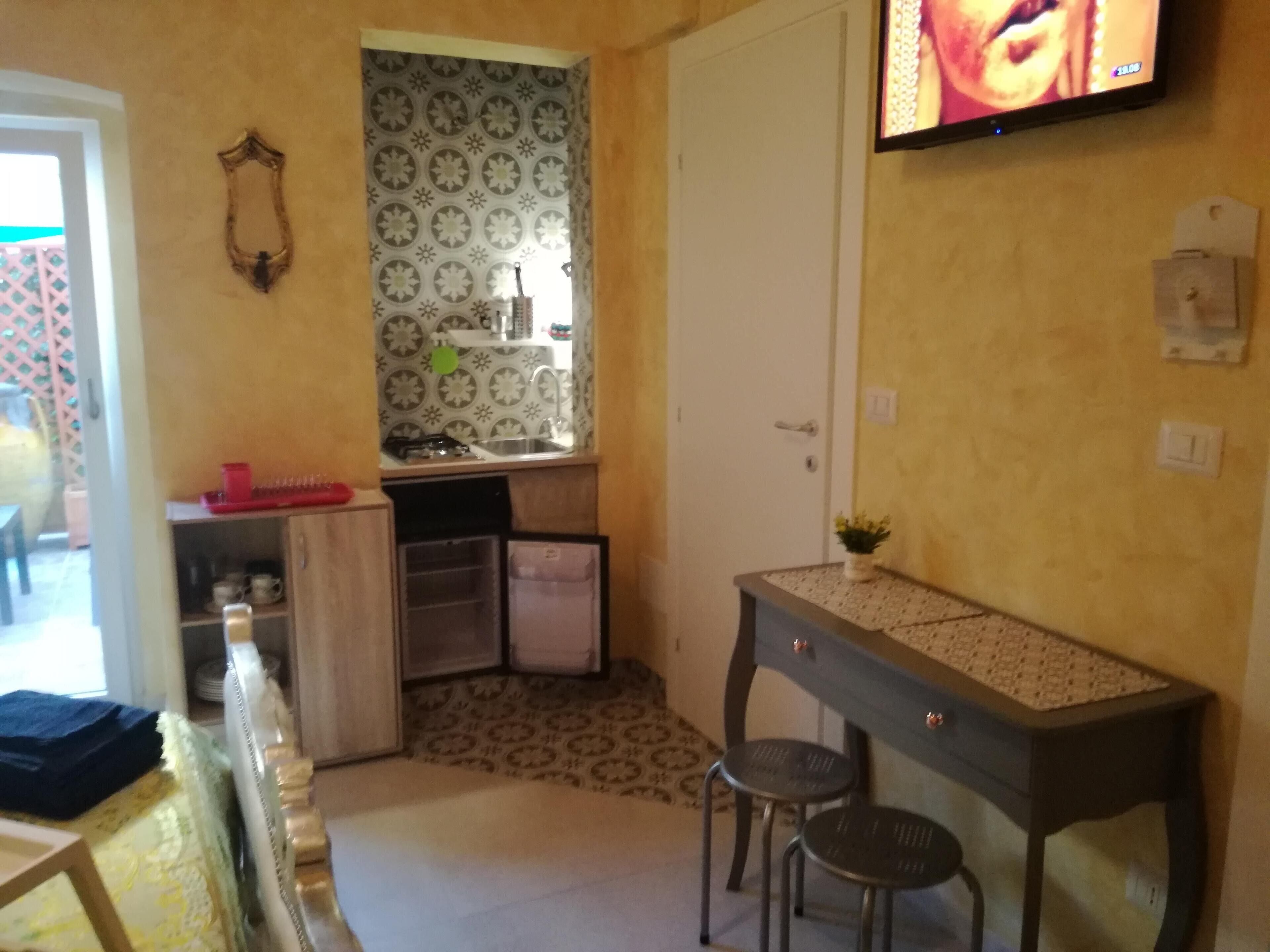 Deluxe suite, uitzicht op tuin | Individueel gedecoreerd, individueel gemeubileerd, een bureau