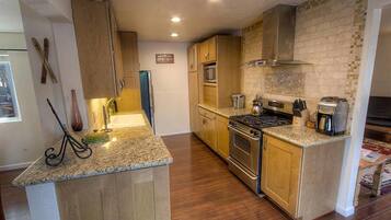 電冰箱、微波爐、爐台、洗碗機