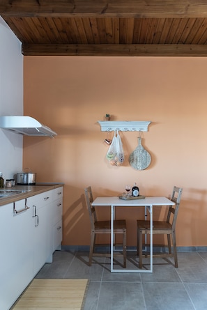 Standard-studio, osittainen merinäköala (Orange) | Ruokailu omassa huoneessa