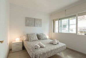 3 Schlafzimmer, Schreibtisch, schallisolierte Zimmer