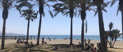 En la playa y toallas de playa