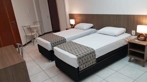 Minibar, rideaux d’obscurcissement, fer et planche à repasser