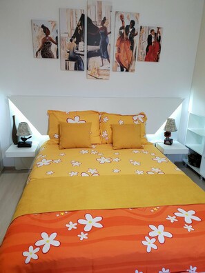 1 chambre, système d’insonorisation, fer et planche à repasser, Wi-Fi