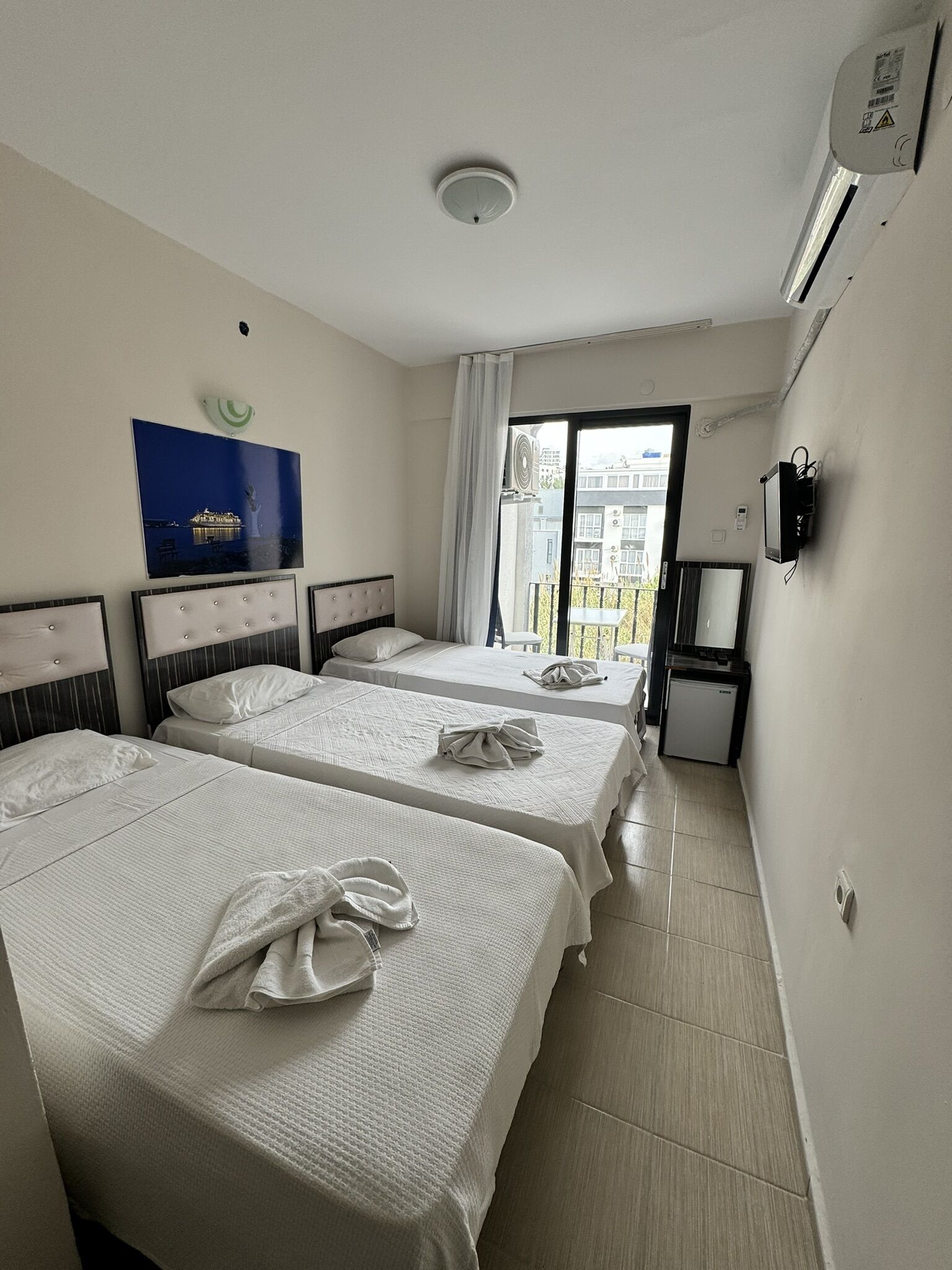 standard triple room | 1 bedroom, minibar, iron/ironing board, free wifi