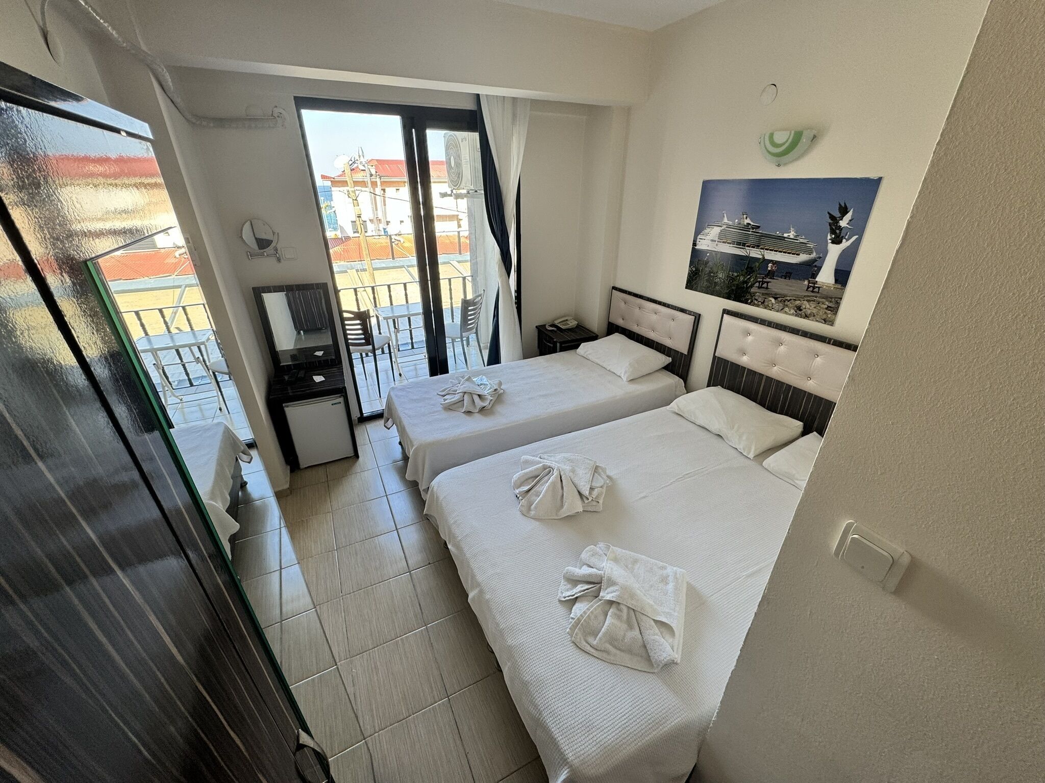 standard triple room, partial sea view | 1 bedroom, minibar, iron/ironing board, free wifi