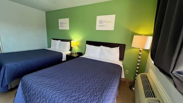 Habitación doble tradicional, para no fumadores | Cortinas blackout, tabla de planchar con plancha y wifi gratis