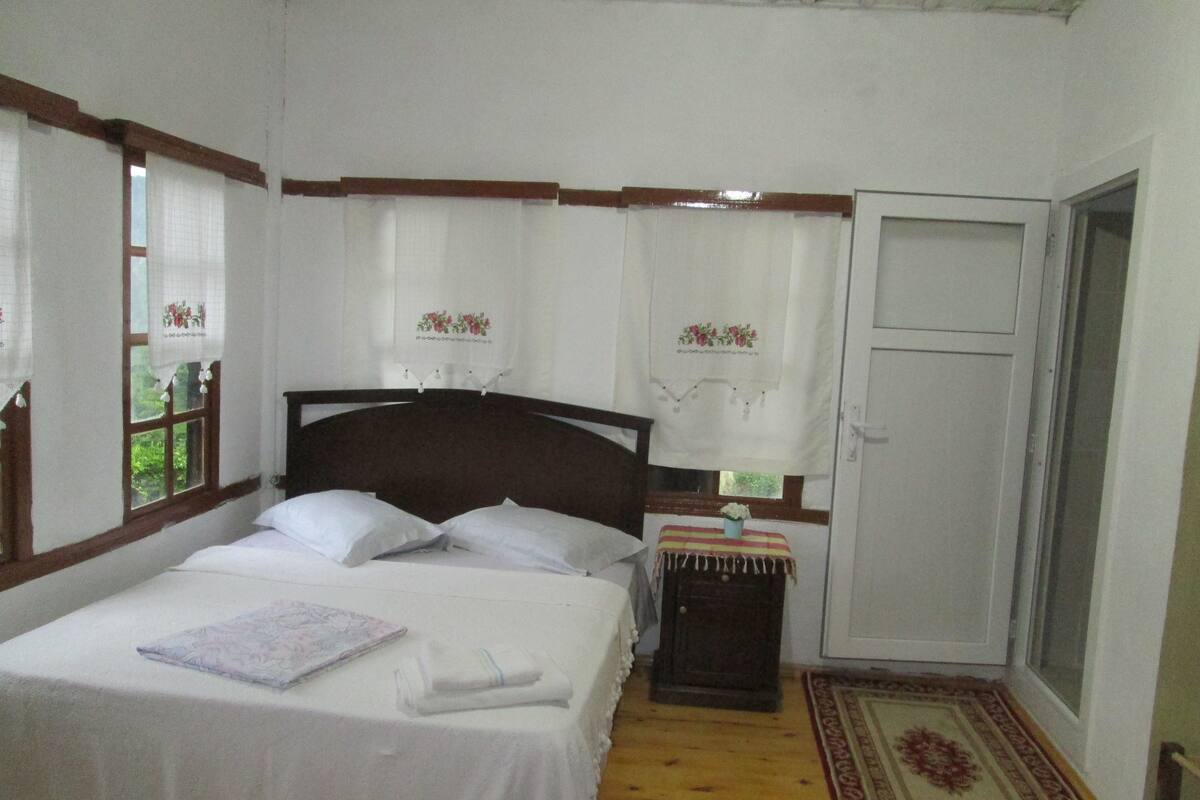 Casa de campo Gallery, para fumadores, vista a la montaña | Tabla de planchar con plancha, wifi gratis y decoración personalizada