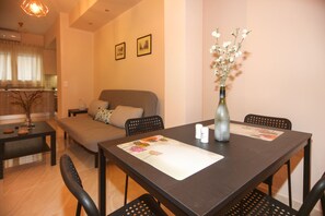 Apartment, 1 Bedroom (#8) | In-room dining - G&M Luxury Studios (Thessaloniki)