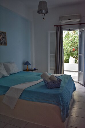 Departamento familiar, vista al jardín | Decoración personalizada, escritorio y espacio para trabajar con laptop