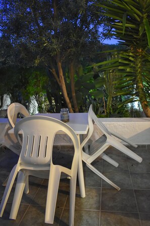 Departamento básico, vista al patio | Balcón