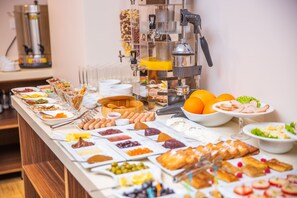 Petit déjeuner buffet servi en supplément en semaine