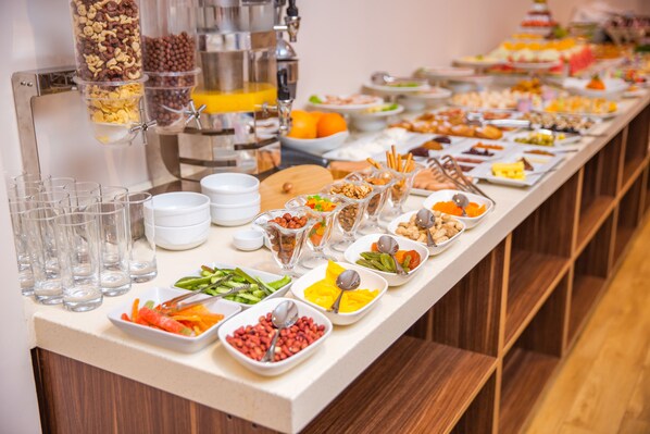 Buffet breakfast on weekdays (AZN 15 per person) - City Park Hotel Baku (Baku)