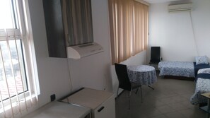 1 camera, ferro/asse da stiro, accesso a Internet