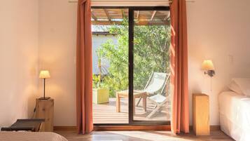 Tremannsrom – comfort | Sengetøy av topp kvalitet, minibar og safe på rommet