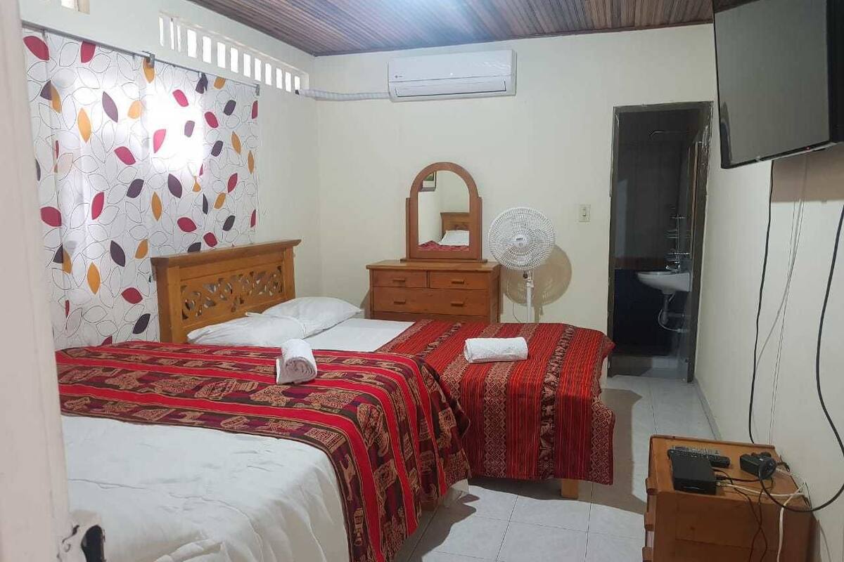 Cortinas blackout, camas plegables/adicionales y wifi gratis