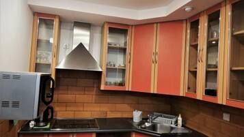 Fridge, microwave, cookware/dishes/utensils