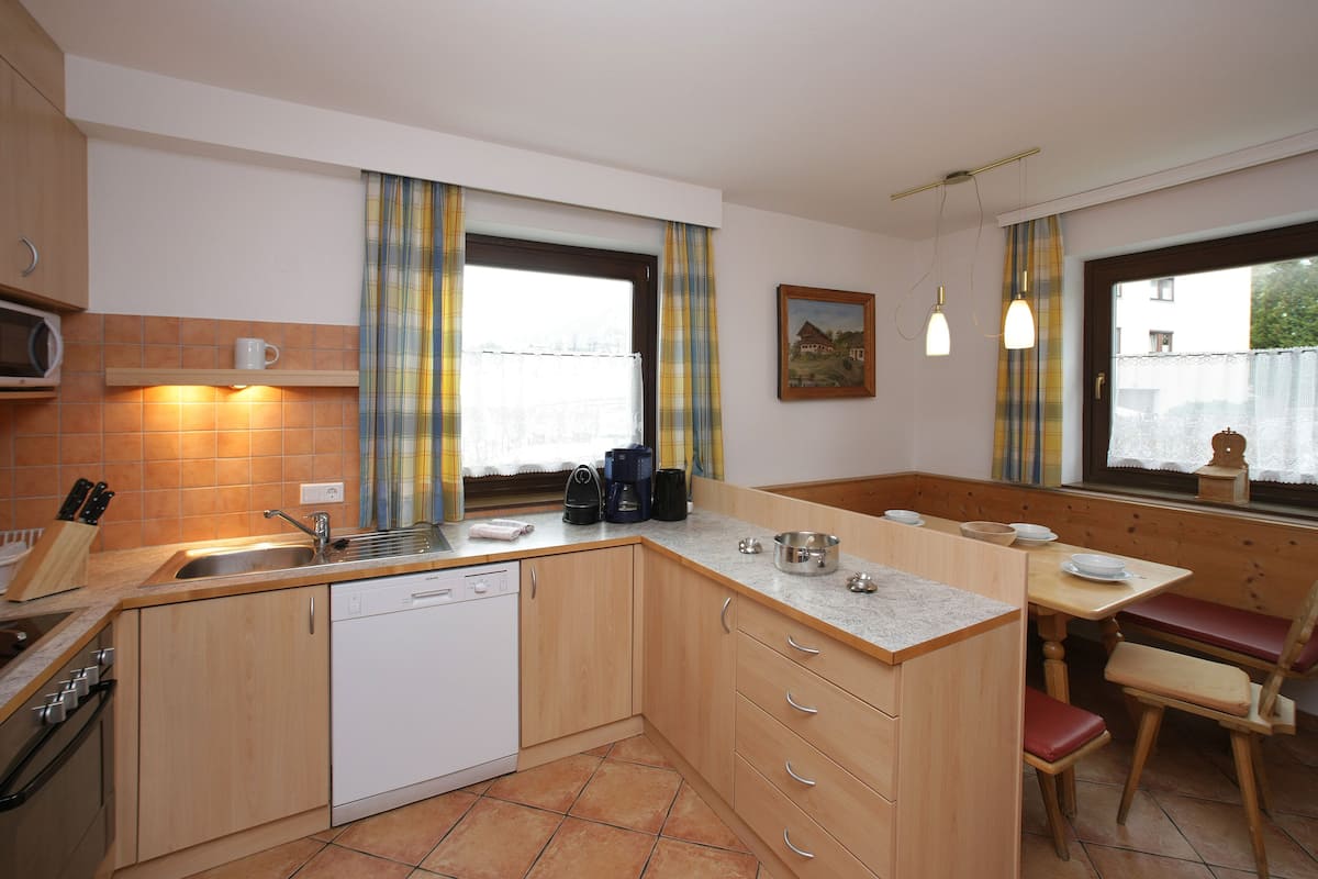 Comfort Condo, 1 Queen Bed, Non Smoking, Garden View | Private kitchen | Full-size fridge, oven, stovetop, dishwasher