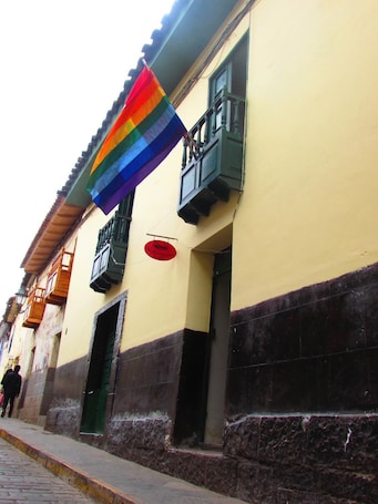 Exterior. The Grasshopper Hostels AV Alta