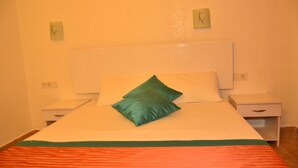 1 habitación, ropa de cama de alta calidad y escritorio 