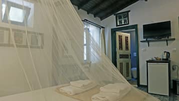 Standard Double Room | Free WiFi, bed sheets
