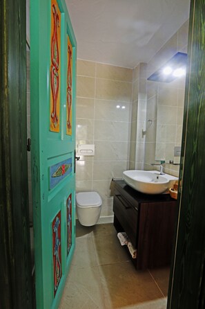Comfort Suite, 1 Bedroom | Bathroom | Shower, rainfall showerhead, hair dryer, slippers - Mustafa'nin Fidan'i (Gökçeada)