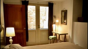 Unclassified image, 2 of 37, button - Monjas Suites (Panama City)