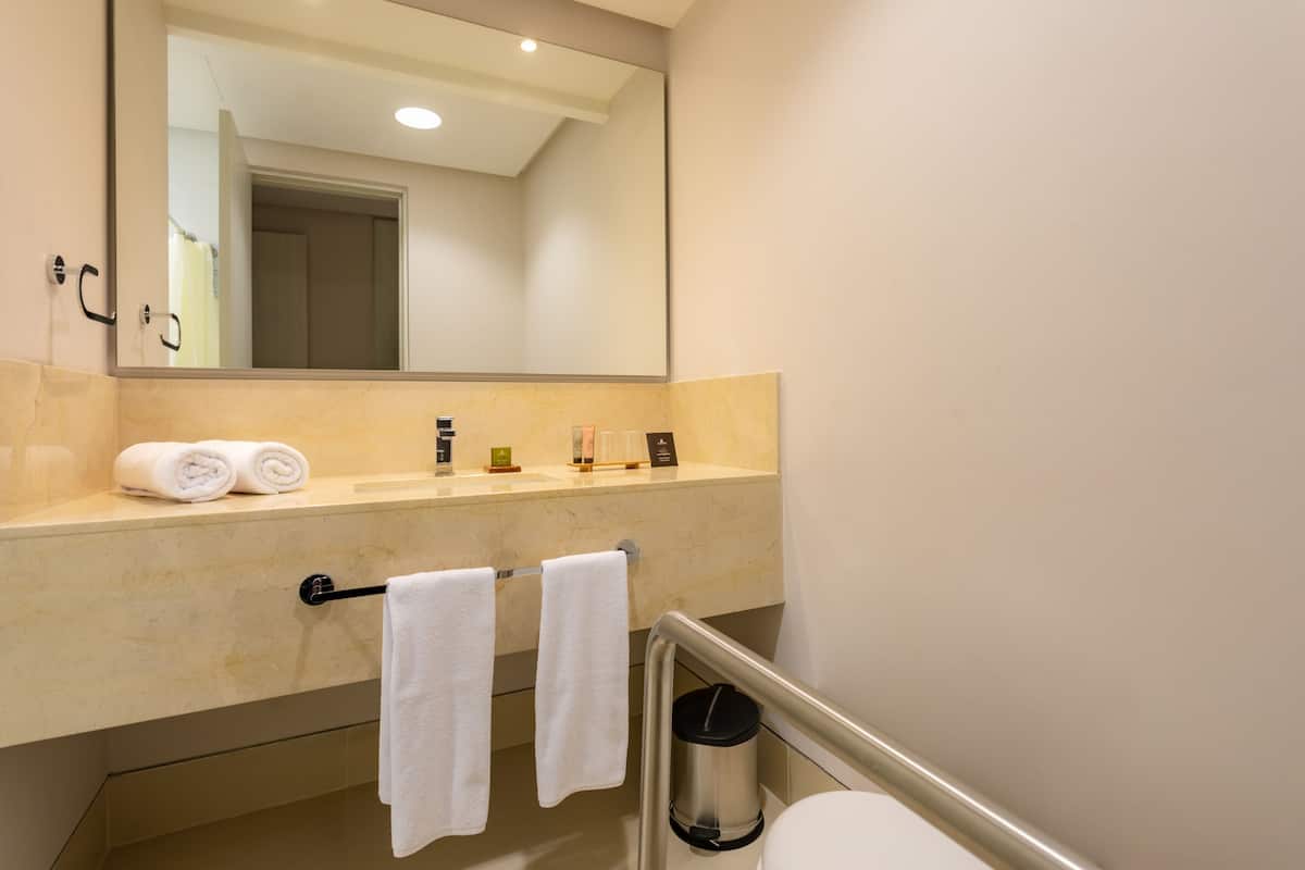 shower, free toiletries, towels