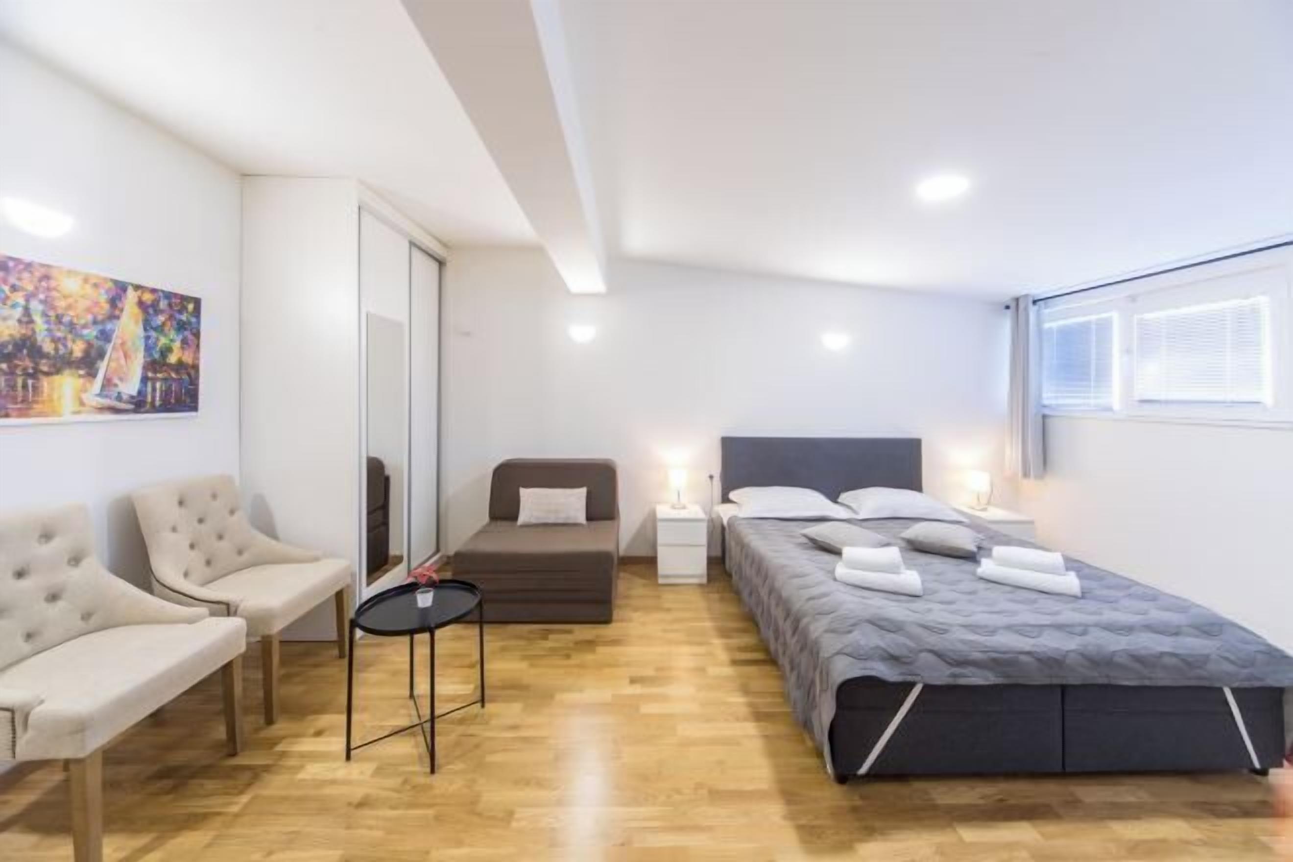 Roupas de cama premium, espaço de trabalho para notebook